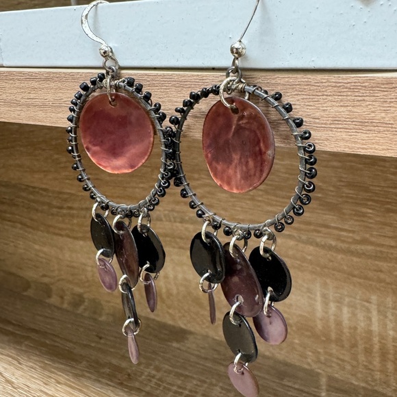 Deep Pink & Black Mussel Shell Cluster Earrings - Picture 4 of 6